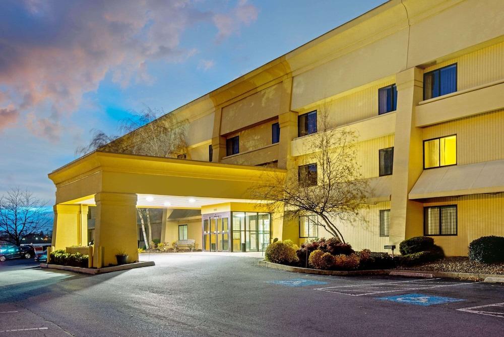 La Quinta By Wyndham Harrisburg Airport Hershey Buitenkant foto